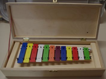 Carillon 12+3 avec un coffret en bois avec deux baguettes