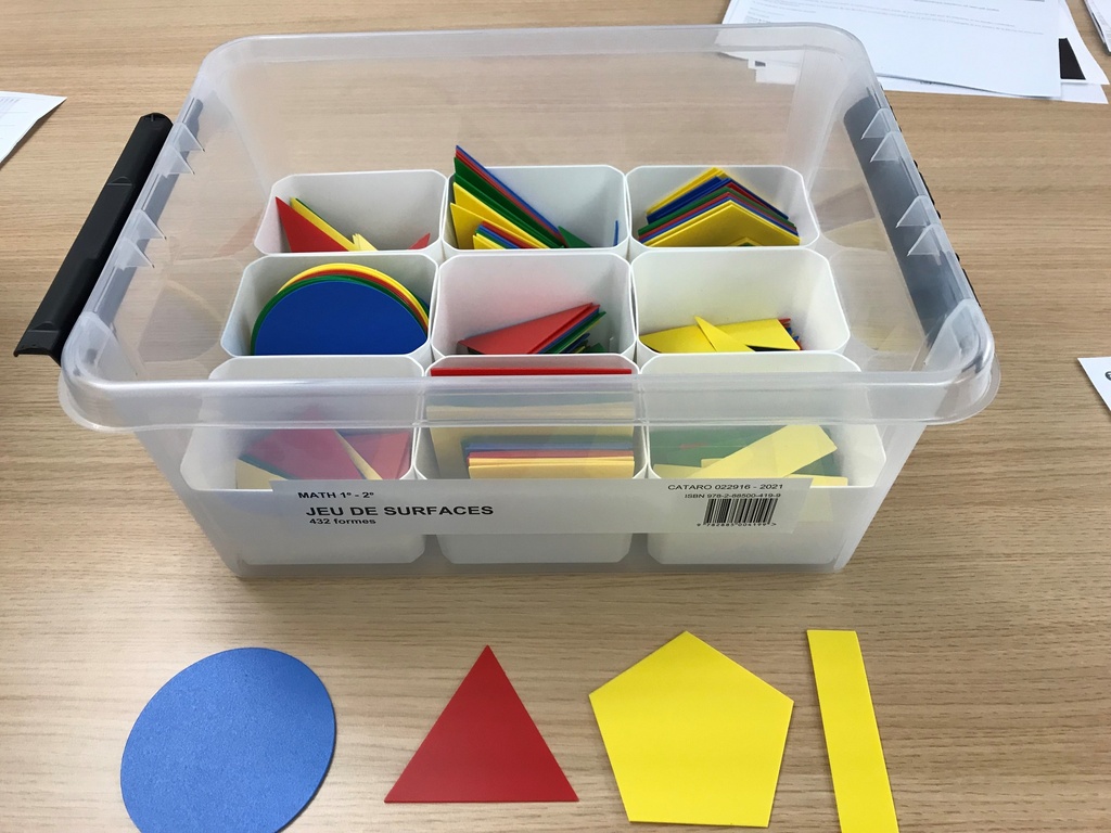 Math. 1-2e, jeu de surfaces - caisse en plastique (CATARO 022916)